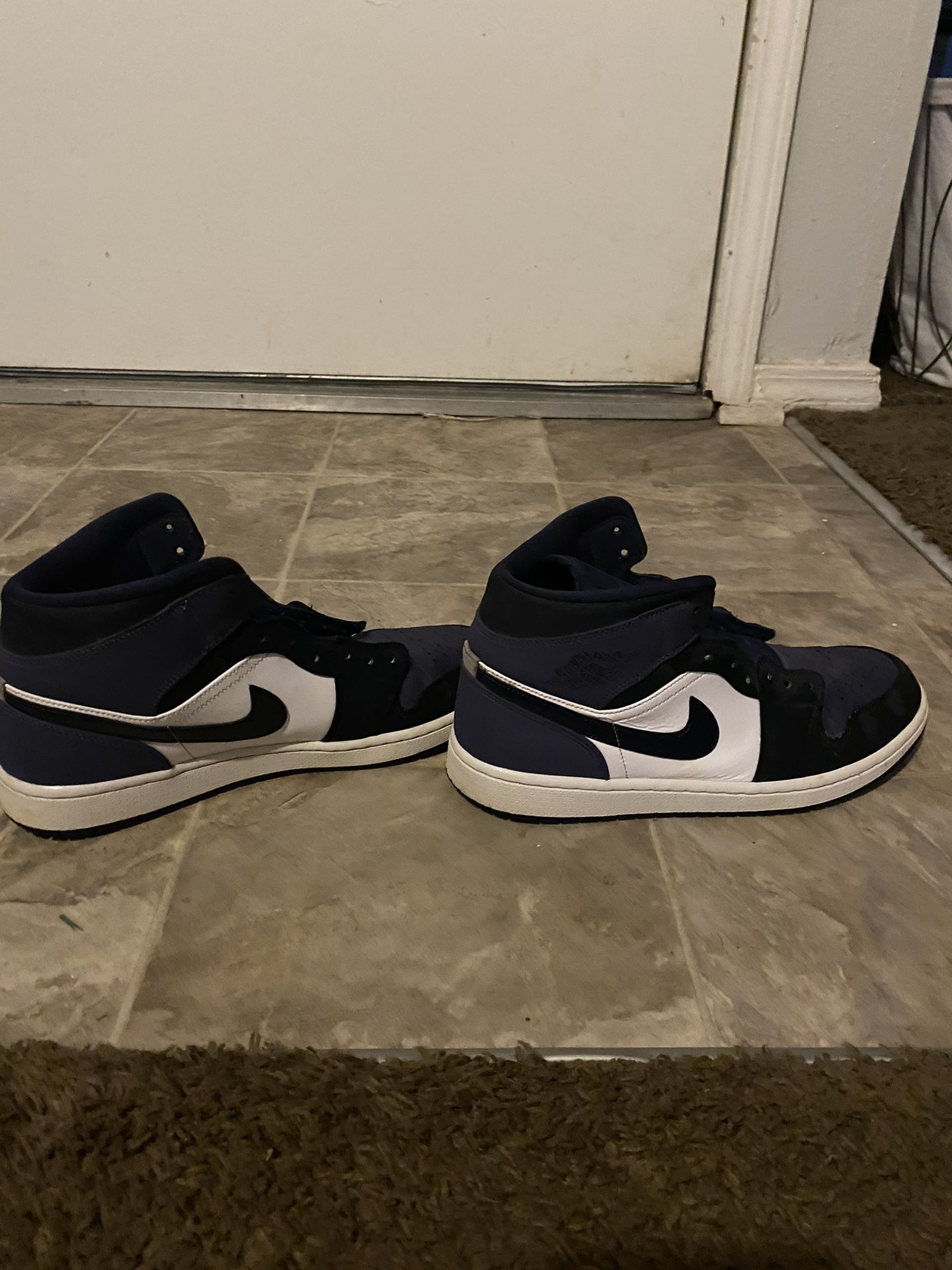 Jordan 1 ( Obsidian Sanded Purple )