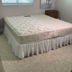 Simmons  Beautyrest King size Mattress And Box Spring