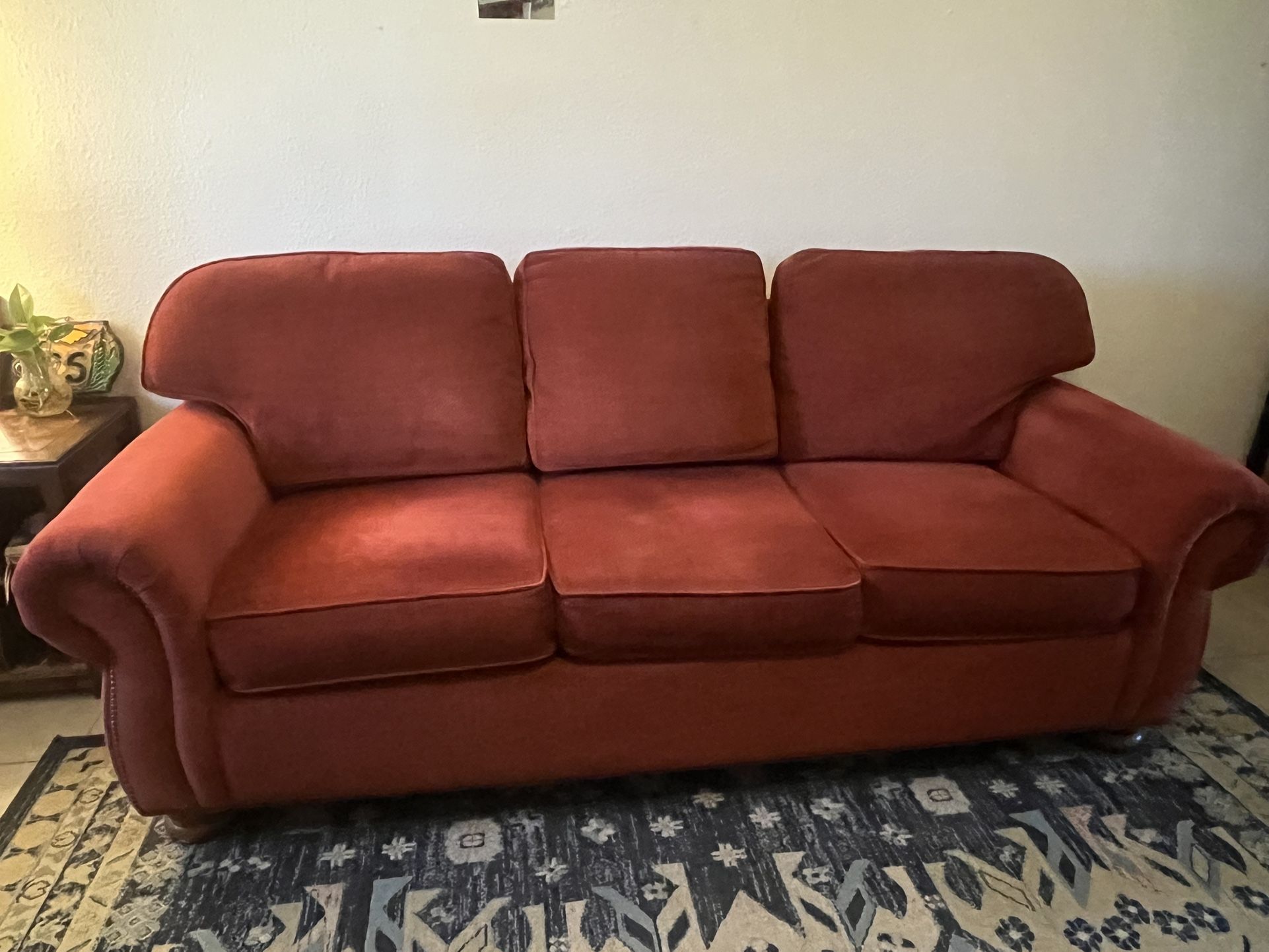 Thomas Ville Couch