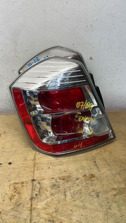 2007 2008 2009 Nissan Sentra driver taillight