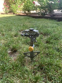 Lawn gyrating Sprinkler ( Used) 
