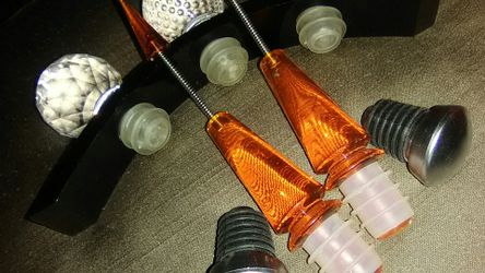 7 Corks wine stoppers