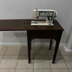 Vintage Dressmaker Sewing Machine *Tested*