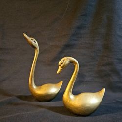 Pair Of Vintage Mid-Century Modern Brass Swan Sculptures 1970's 8.5" & 5.5" Tall Excellent Vintage Condition This product is a set of two vintage bras