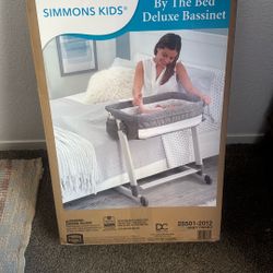 NEW Simmons Kids Deluxe Bassinet