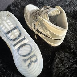 Air Jordan 1 Mid Sneakers – Light Grey / White