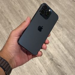 iPhone 15 Pro Max UNLOCKED - 256GB - Blue