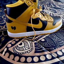 Luxury Nikes With The Infamous Logo Size 11Men New Used 