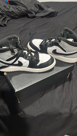 Jordan 1 mid size 1 Y