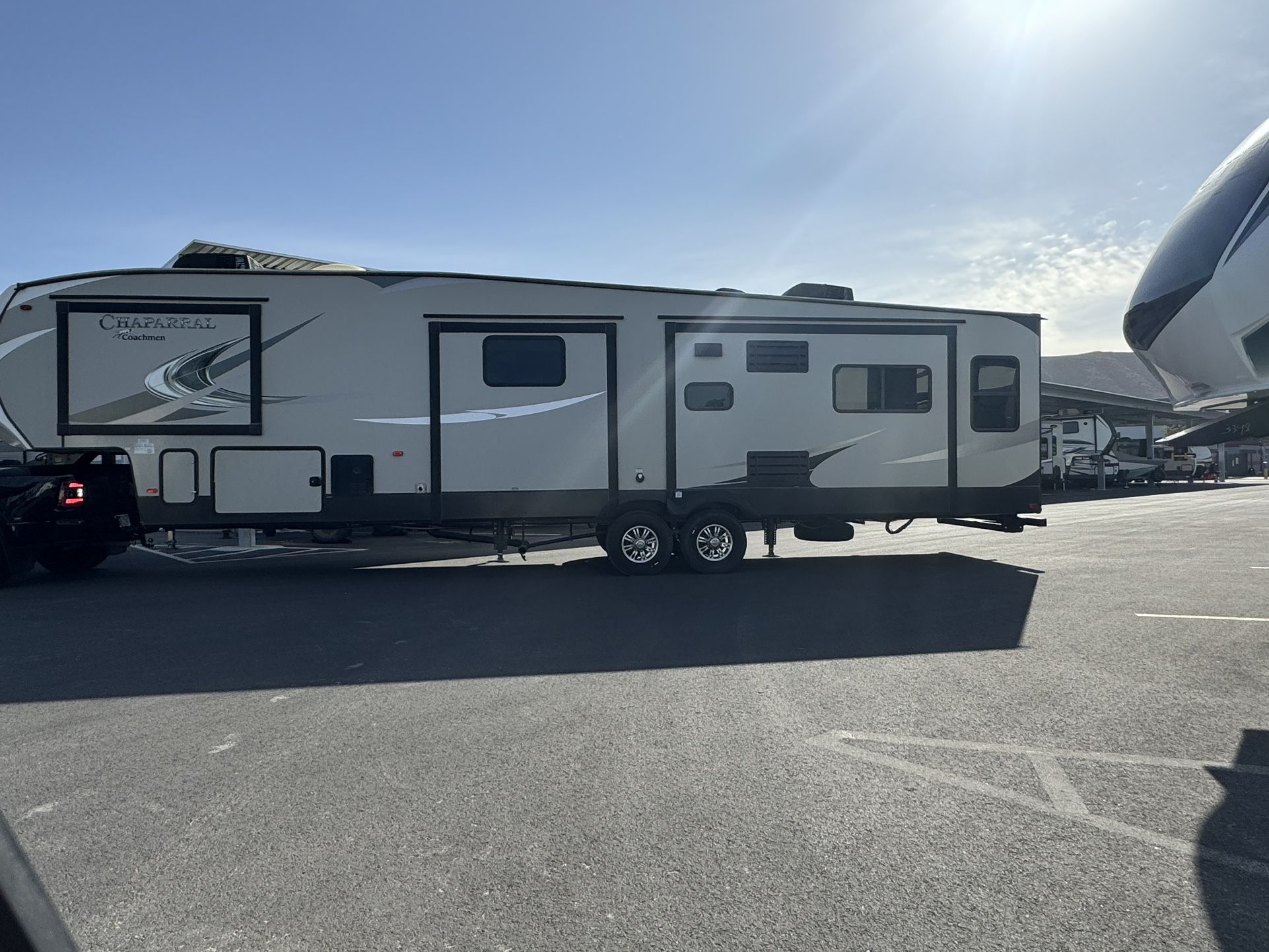 2020 Coachmen 41’ft 5th Wheel 5 Slide Outs