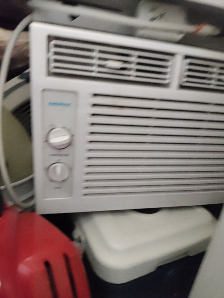 EMERSON ( Window AC air Conditioner)