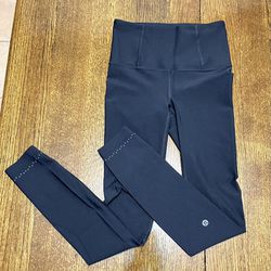 Lululemon LIKE NEW Zone In 26” Tight 4 ( NWT $128) for Sale in