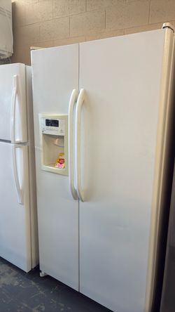 Nice GE side by side refrigerator