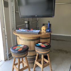 Whiskey Barrel Bar / Classic Arcade 