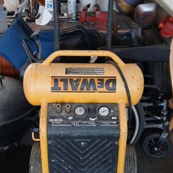 DEWALT 4.5-Gallon Portable Electric Air Compressor 