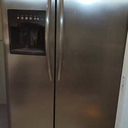 Frigidaire 26 Cu. Ft. Side-by-Side Refrigerator
FRS6HF55KS