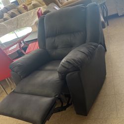Recliner ready to go brand new $400