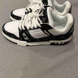 LOUIS VUITTON Trainer Sneakers Lowtop (Stock X Tag Included)