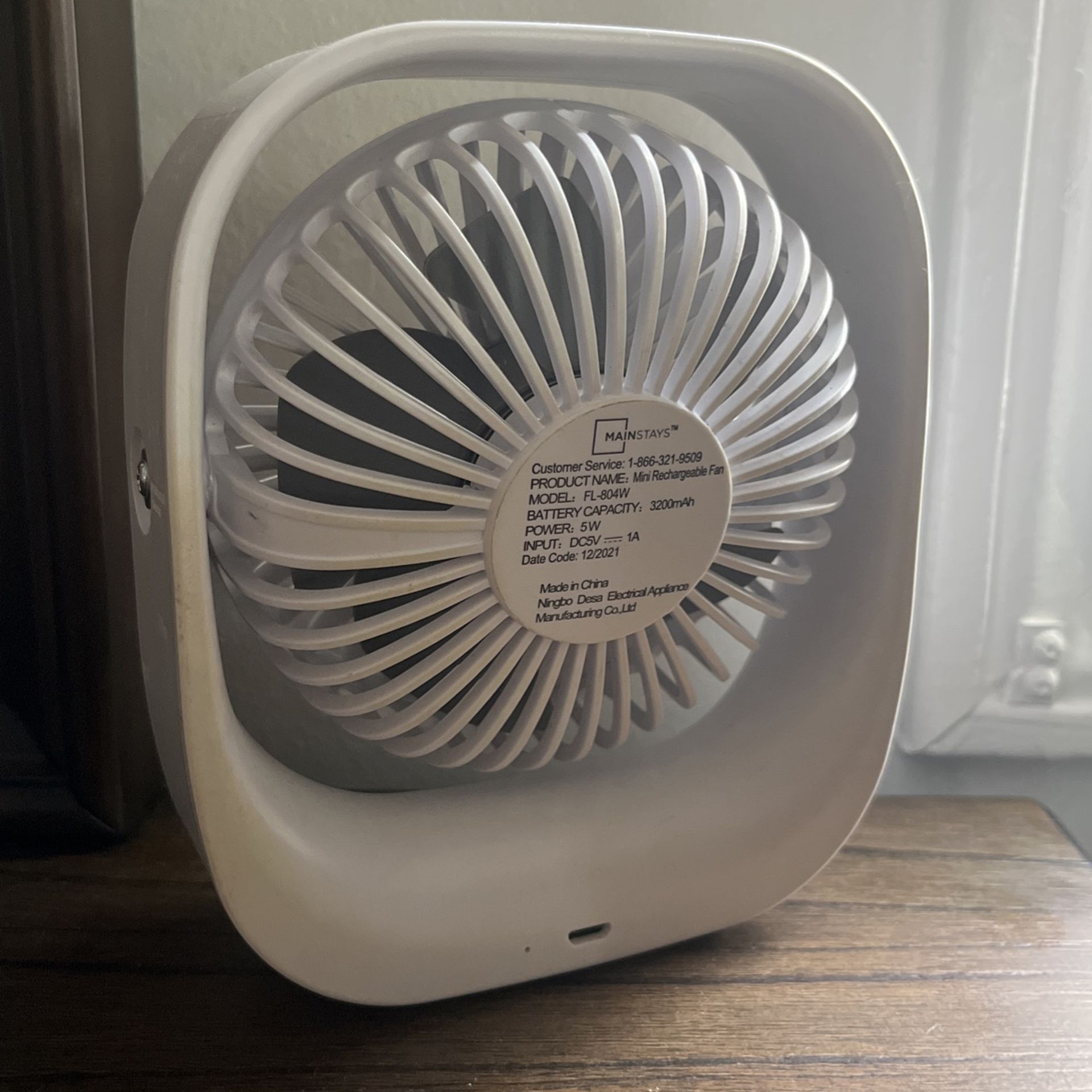 Mini rechargeable fan
