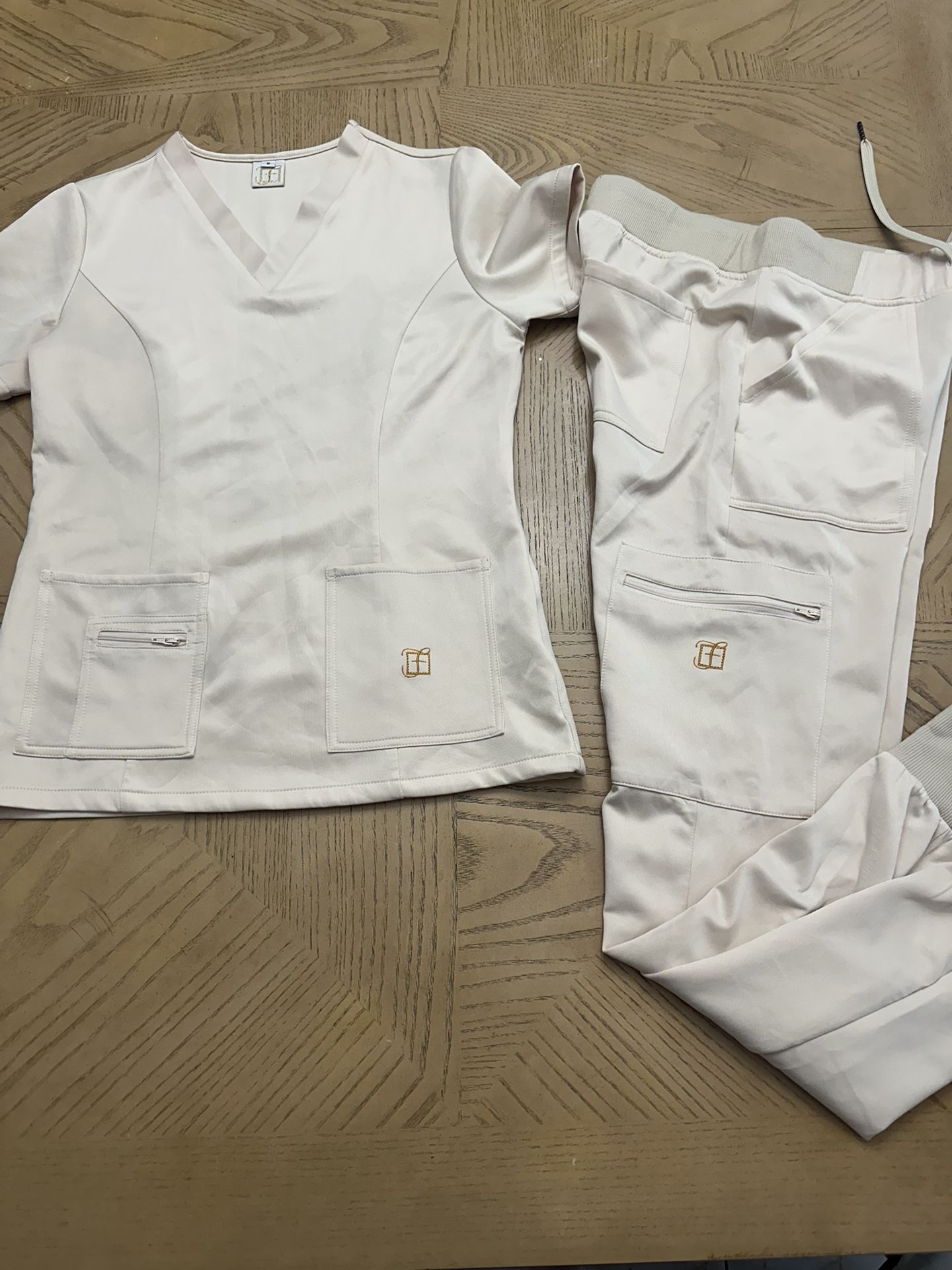 Woman’s medical beige top and pant set size small