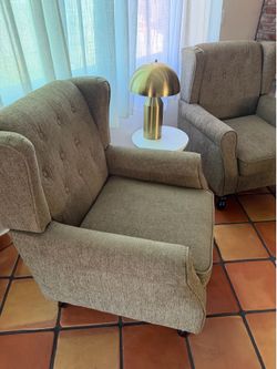 Set of chairs
