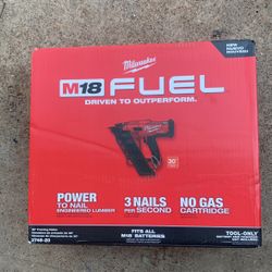 Milwaukee M18 Fuel 30 Degree Framing Nailer