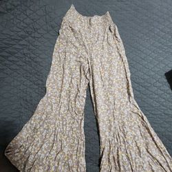 Forever 21 Ditsy Floral Print Palazzo Pants. 
