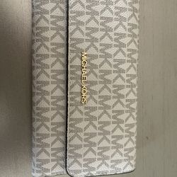 New Michael Kors Asking $75!!!