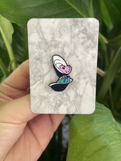 Alice In Wonderland Little Oyster Fantasy Pin