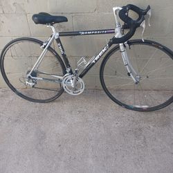 TREK 2100 size 700 Frame48cm Speed 14