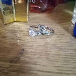 Ring Set I Belive Like 6 Or 7 Not Really 100 Percent