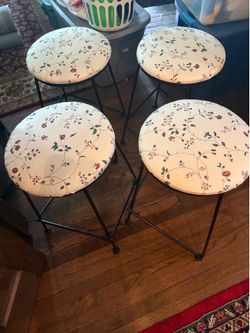 4 bar stools