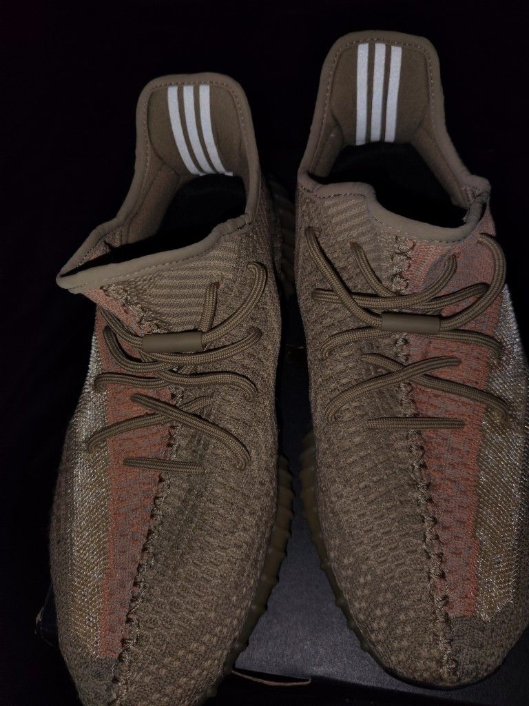 Yeezy 350 V2 Sand Taupe
