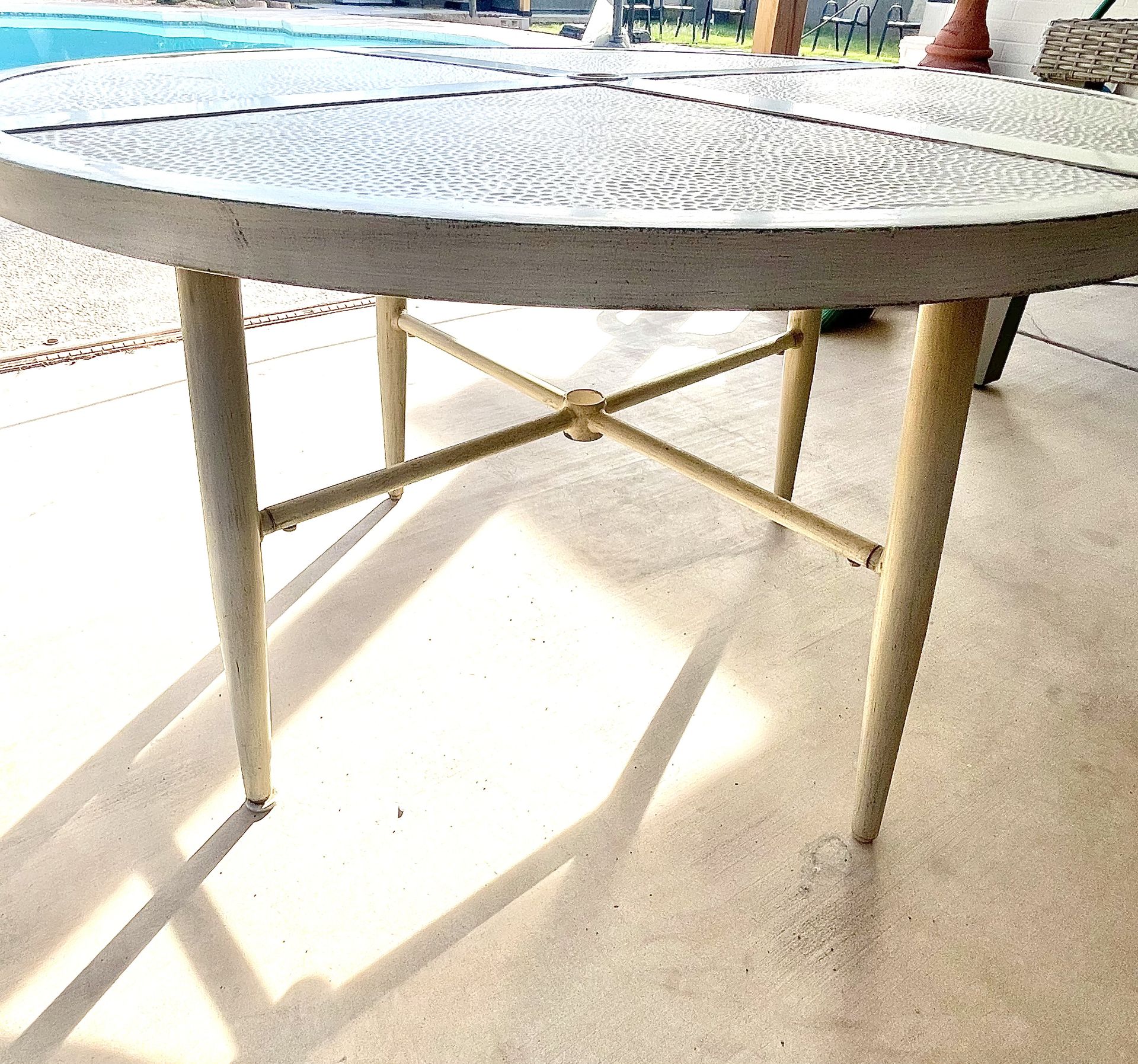 Outdoor table 46”