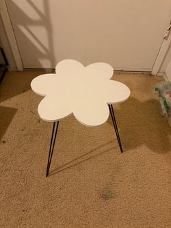Five Below Flower Mini Side Table / Plant Stand (White)