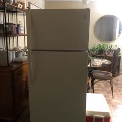 2013 Kenmore Refrigerator 