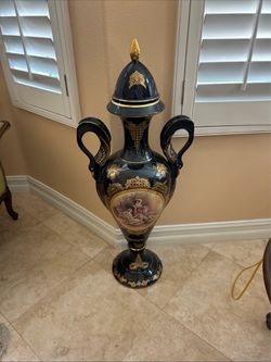 Chinese style vase no damages or chipped 20 plus years old