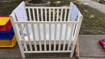 Mini Crib with Mattress