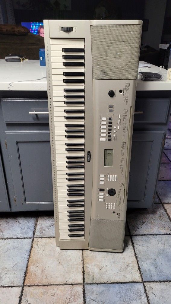 Yamaha YPG-235 Electronic Keyboard