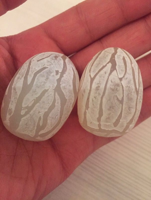 White Sanca Honey Snake Translucent White with beautiful rainbow effect! General virtues of all snakes’ pearls: Improves the quality of the aur