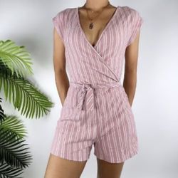Caution (Q) To The Wind Women’s Striped Casual Romper Sz M Pink Beach Summer EUC