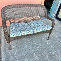 Like New Wicker Patio Settee