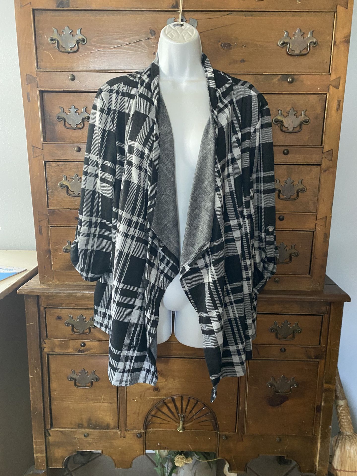 Woman’s Open Front Cardigan Black And Gray Plaid Size 1X