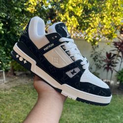 LV Trainer Black And White 