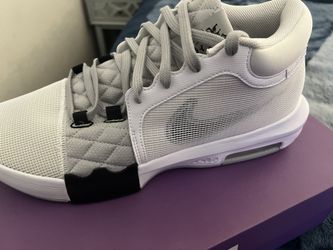 NIKE LEBRON WITNESS VIII