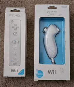 Nintendo Wii Shiro Japanese version Wii mote & nunchuck in original boxes