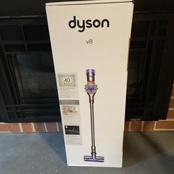 New Dyson V8 Cordless Vacuum Cleaner