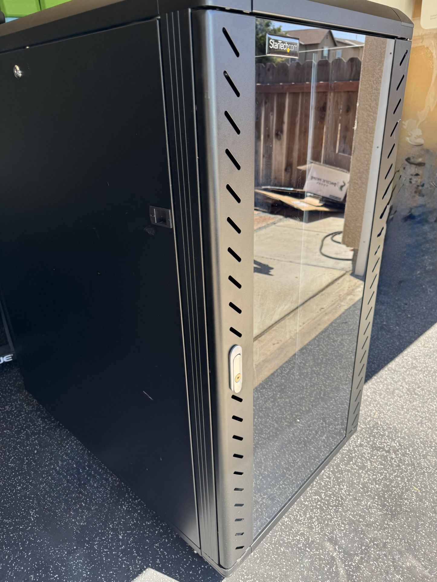 StarTech 22U 4-Post Locking Server Rack Cabinet on wheels