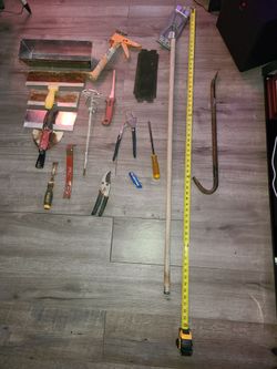 USED DRY WALL TOOL MUD PAN IS NEW.... PICK UP IN VICTORVILLE.. SE HABLA ESPANOL.. CHECK OUT MY PAGE FOR MORE..