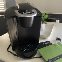 KEURIG COFFEE MAKER 